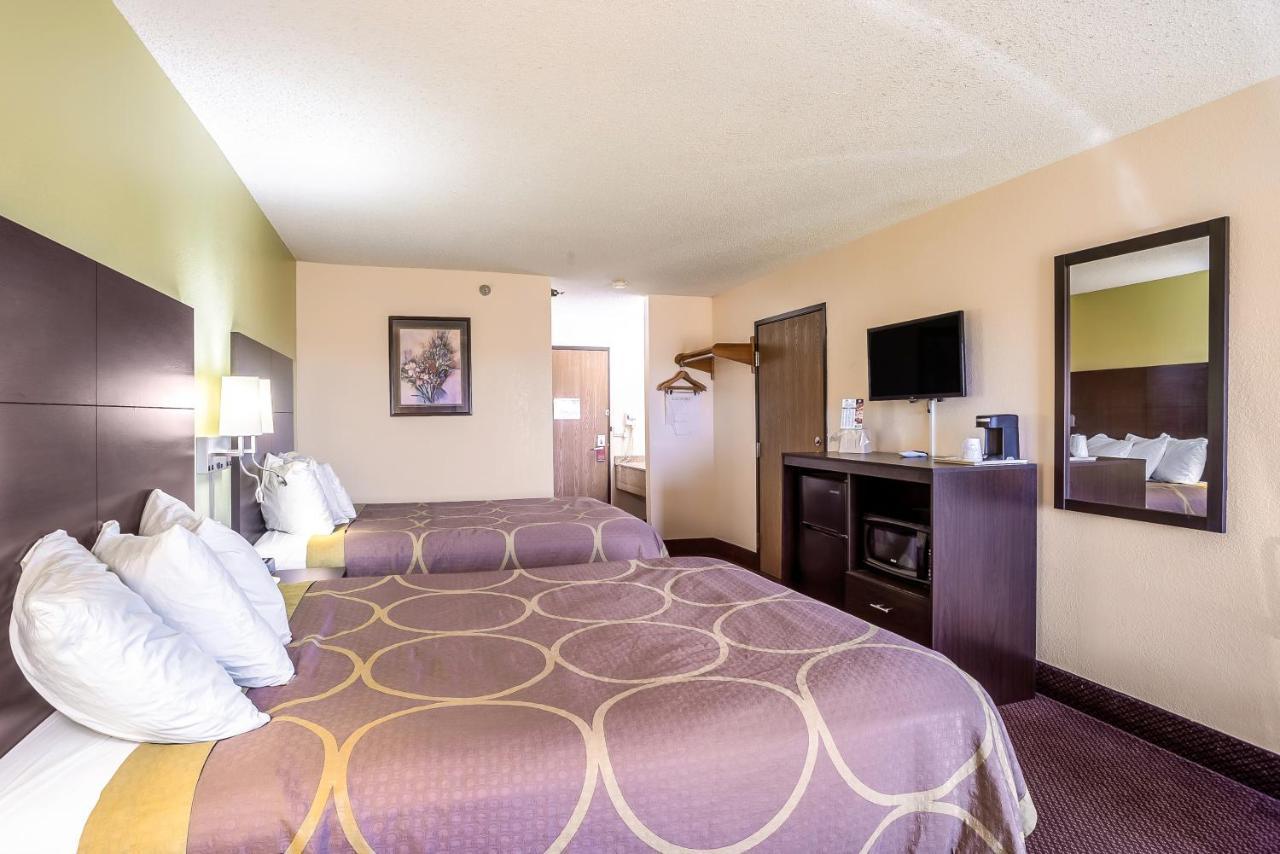 Super 8 By Wyndham Galesburg Hotel Exterior photo