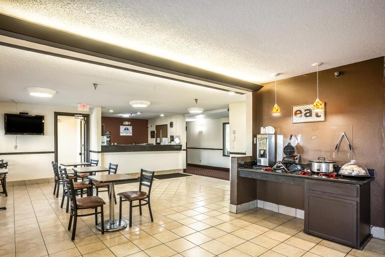 Super 8 By Wyndham Galesburg Hotel Exterior photo