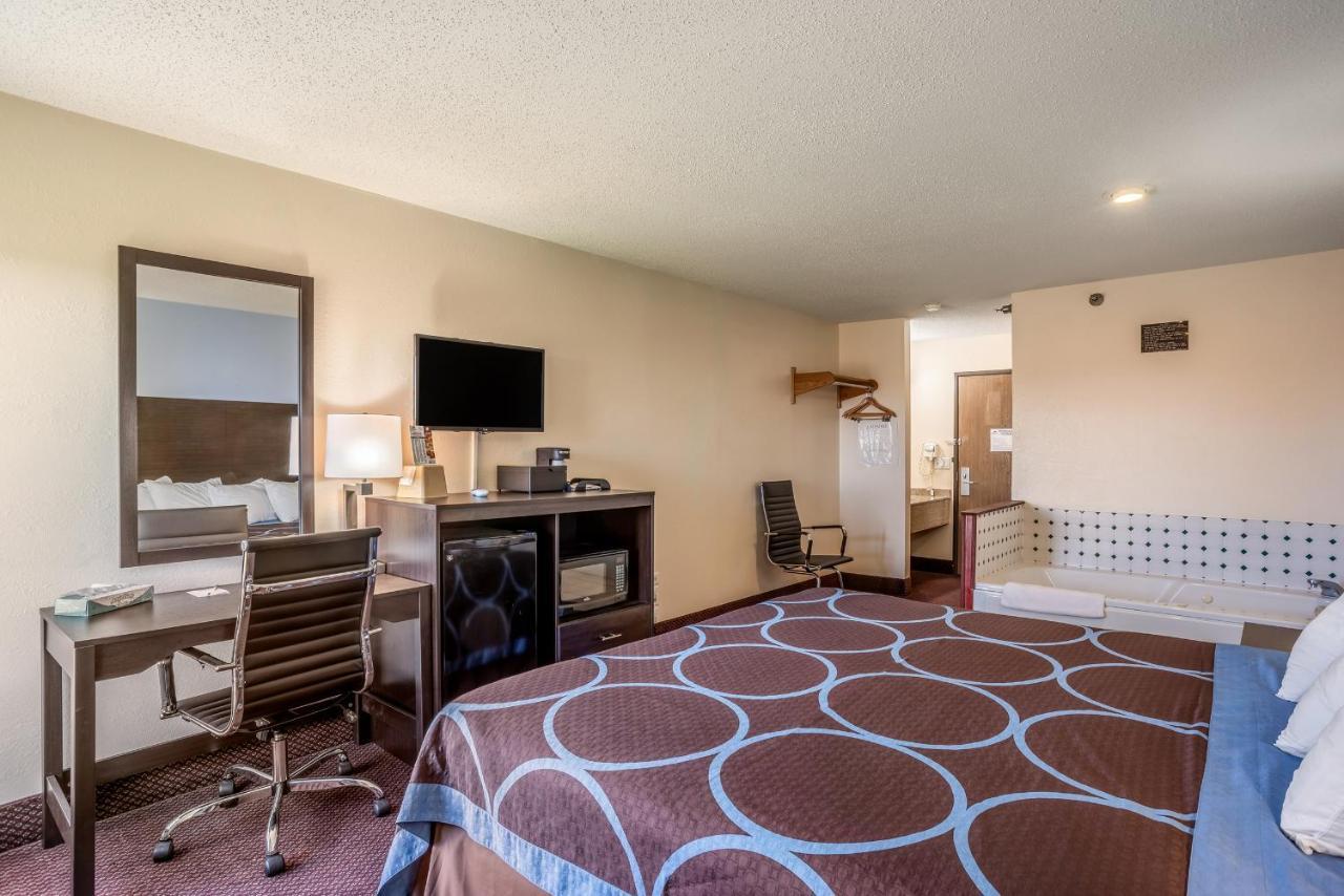 Super 8 By Wyndham Galesburg Hotel Exterior photo